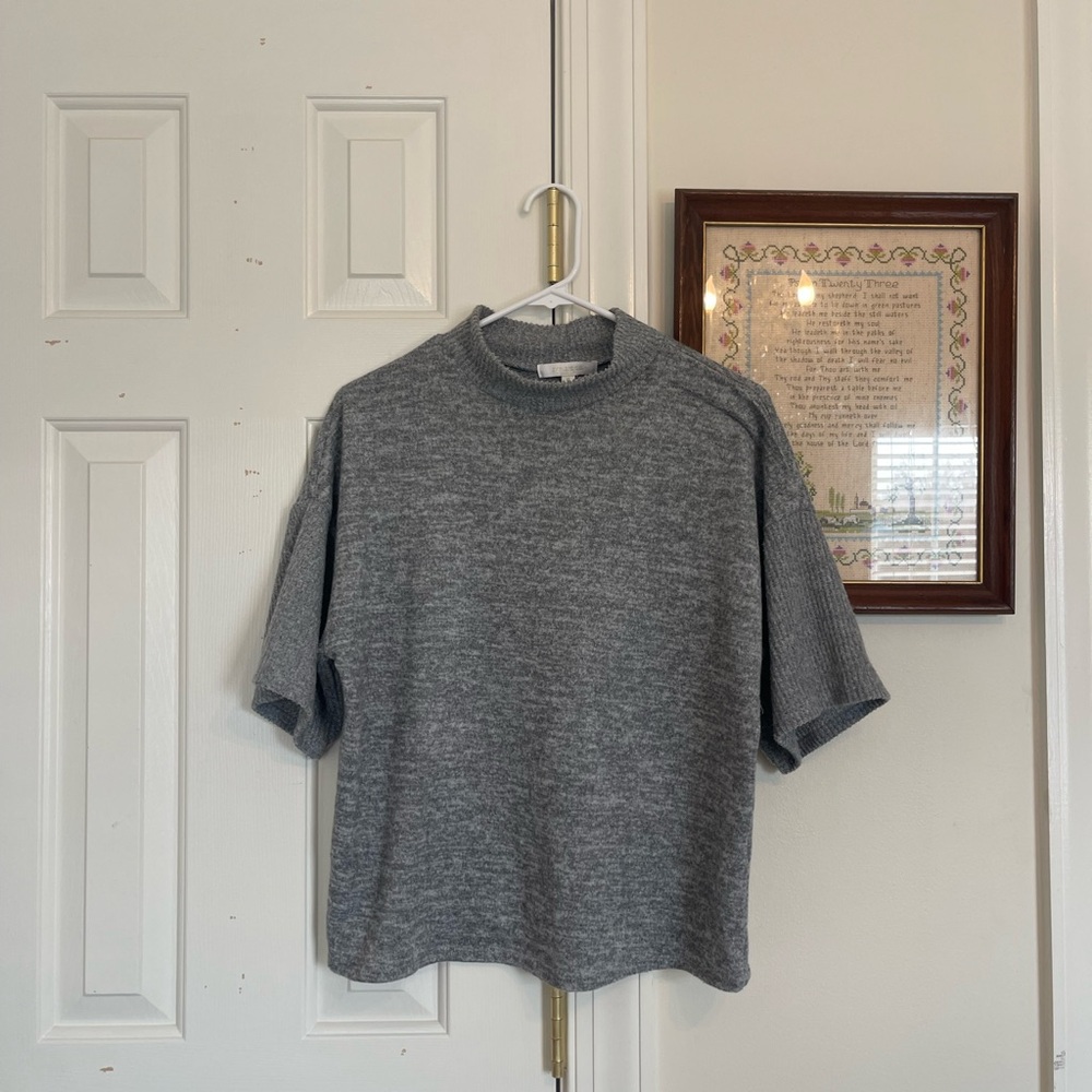 Ivy Ridge Gray Short Sleeve Sweater